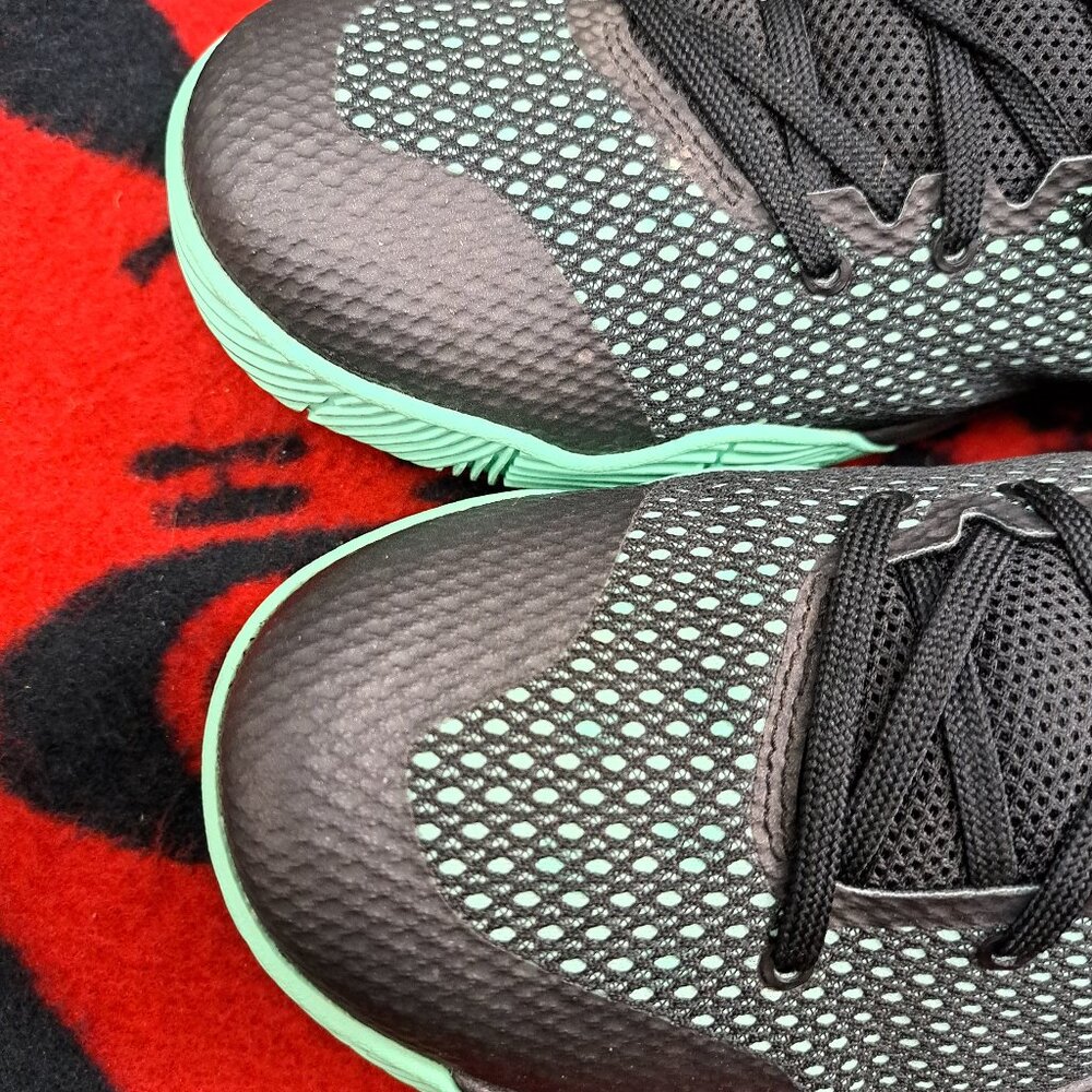 Size 12 Nike Kyrie 2 Green Glow Black Men's Basketball Shoes 819583-007 - Picture 9 of 14